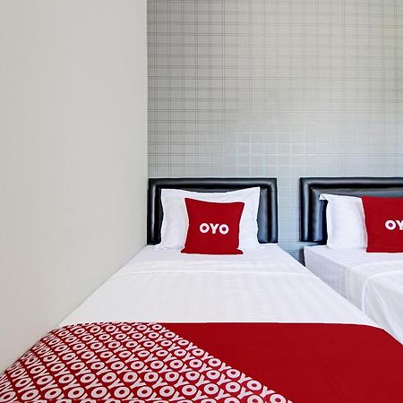 Super Oyo Collection O 92363 Kp Inn Temon Exterior photo