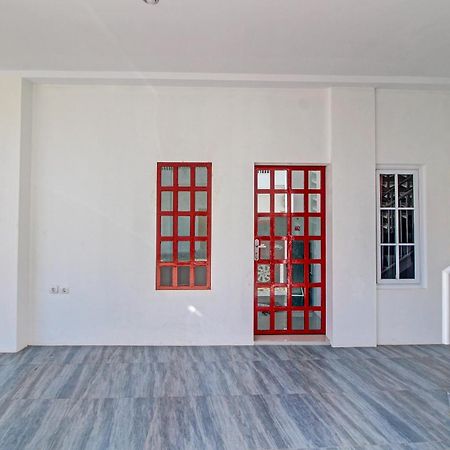 Super Oyo Collection O 92363 Kp Inn Temon Exterior photo