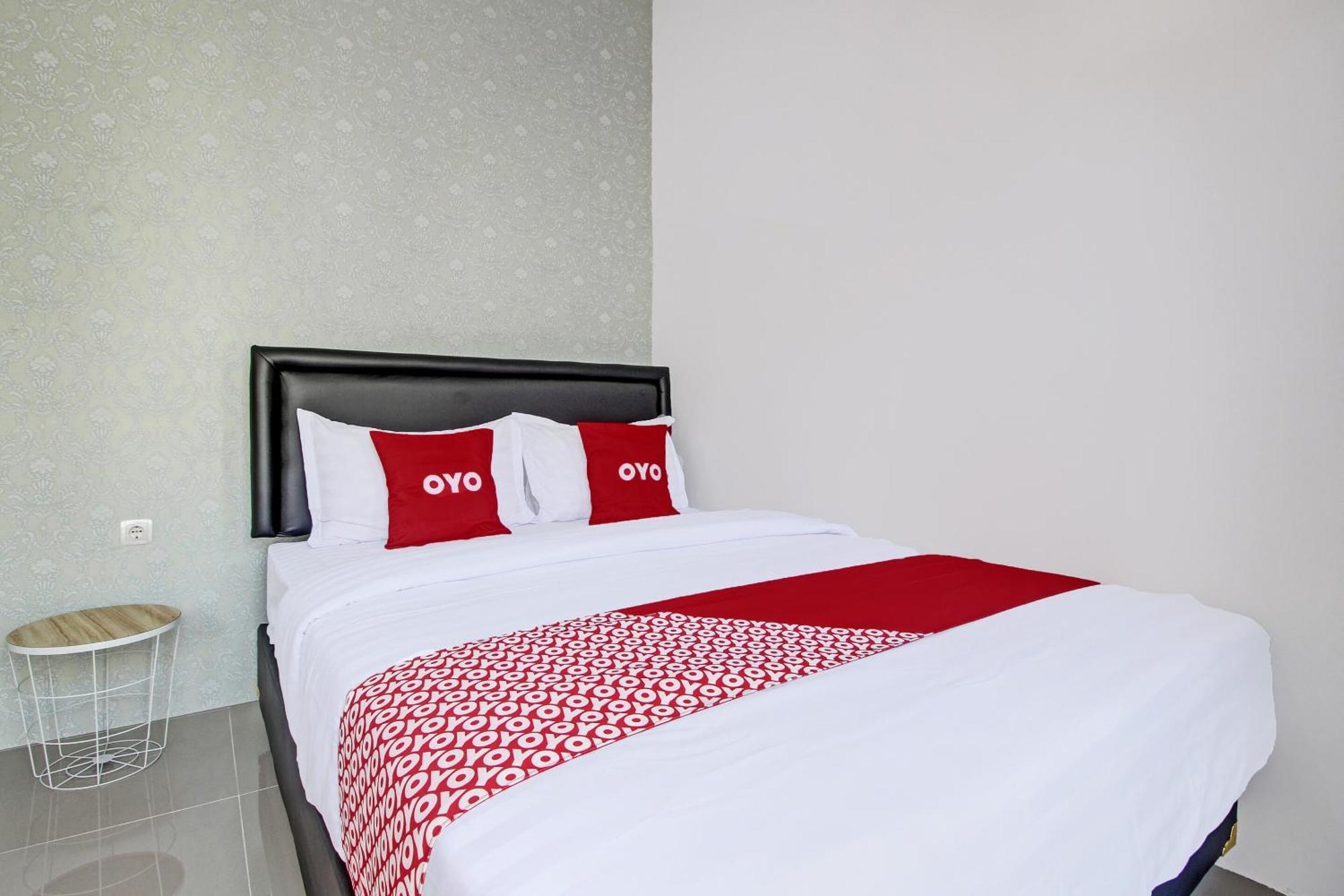 Super Oyo Collection O 92363 Kp Inn Temon Exterior photo