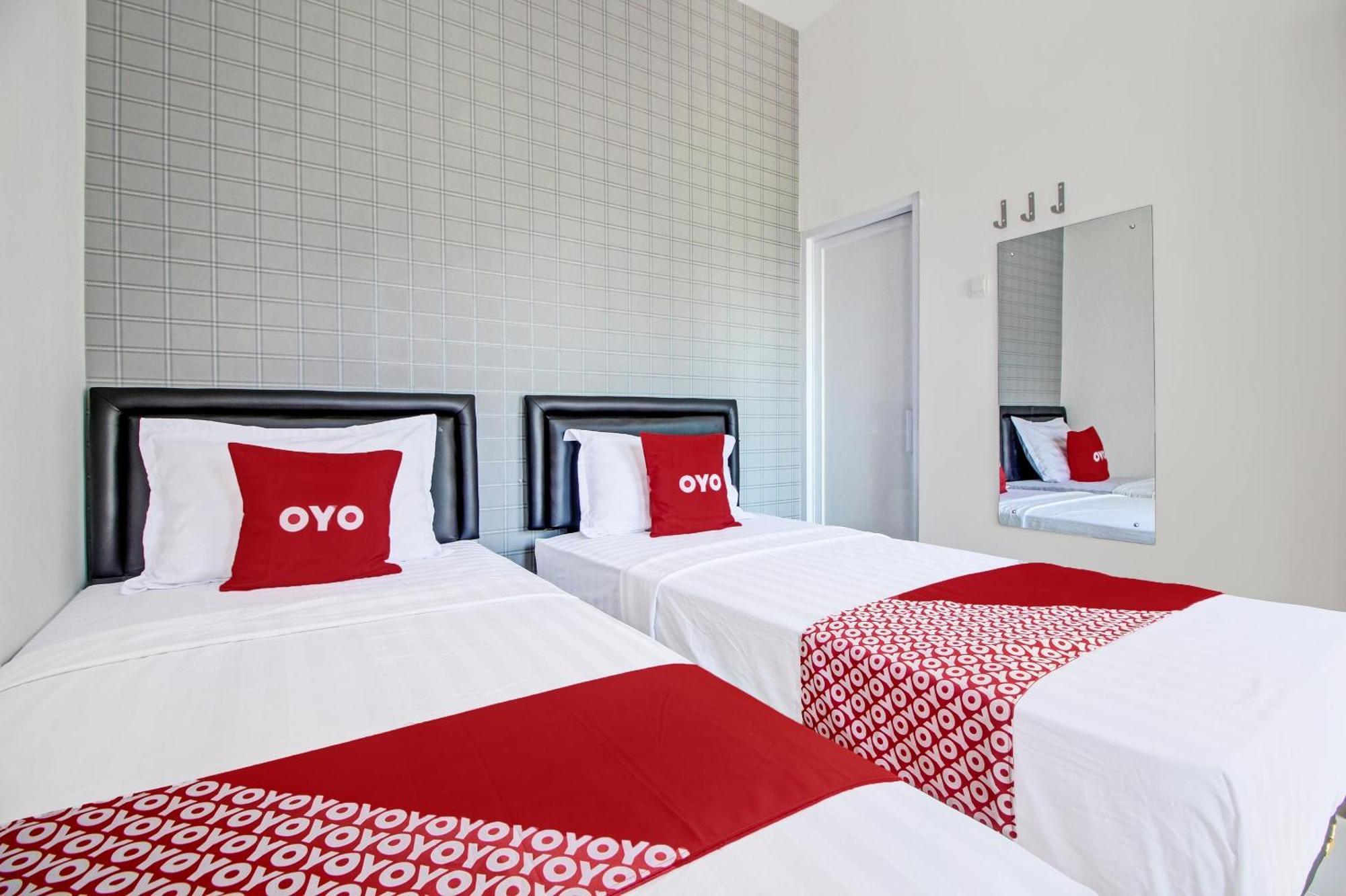 Super Oyo Collection O 92363 Kp Inn Temon Exterior photo