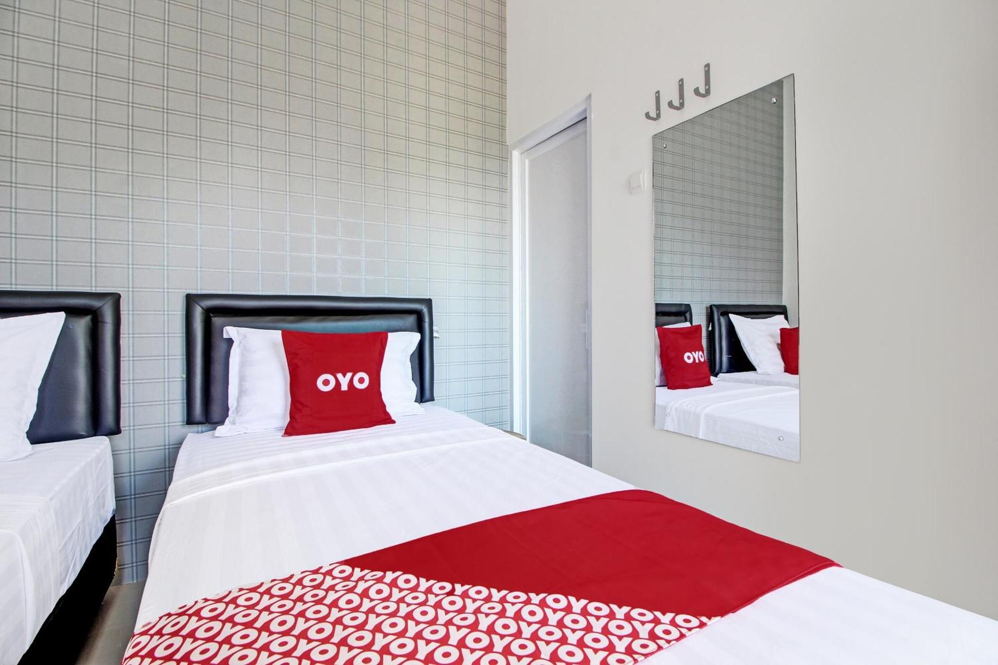 Super Oyo Collection O 92363 Kp Inn Temon Exterior photo