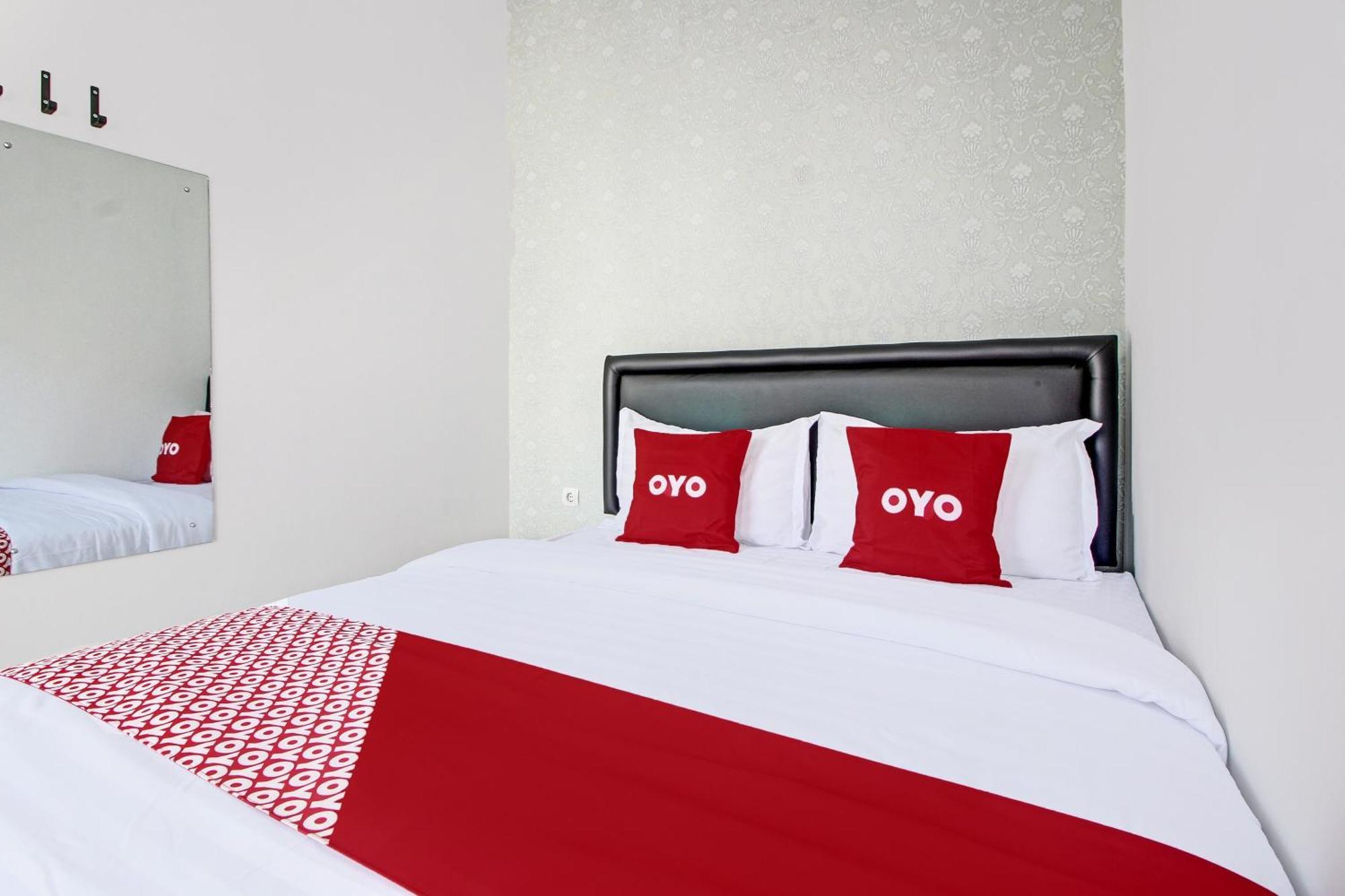 Super Oyo Collection O 92363 Kp Inn Temon Exterior photo