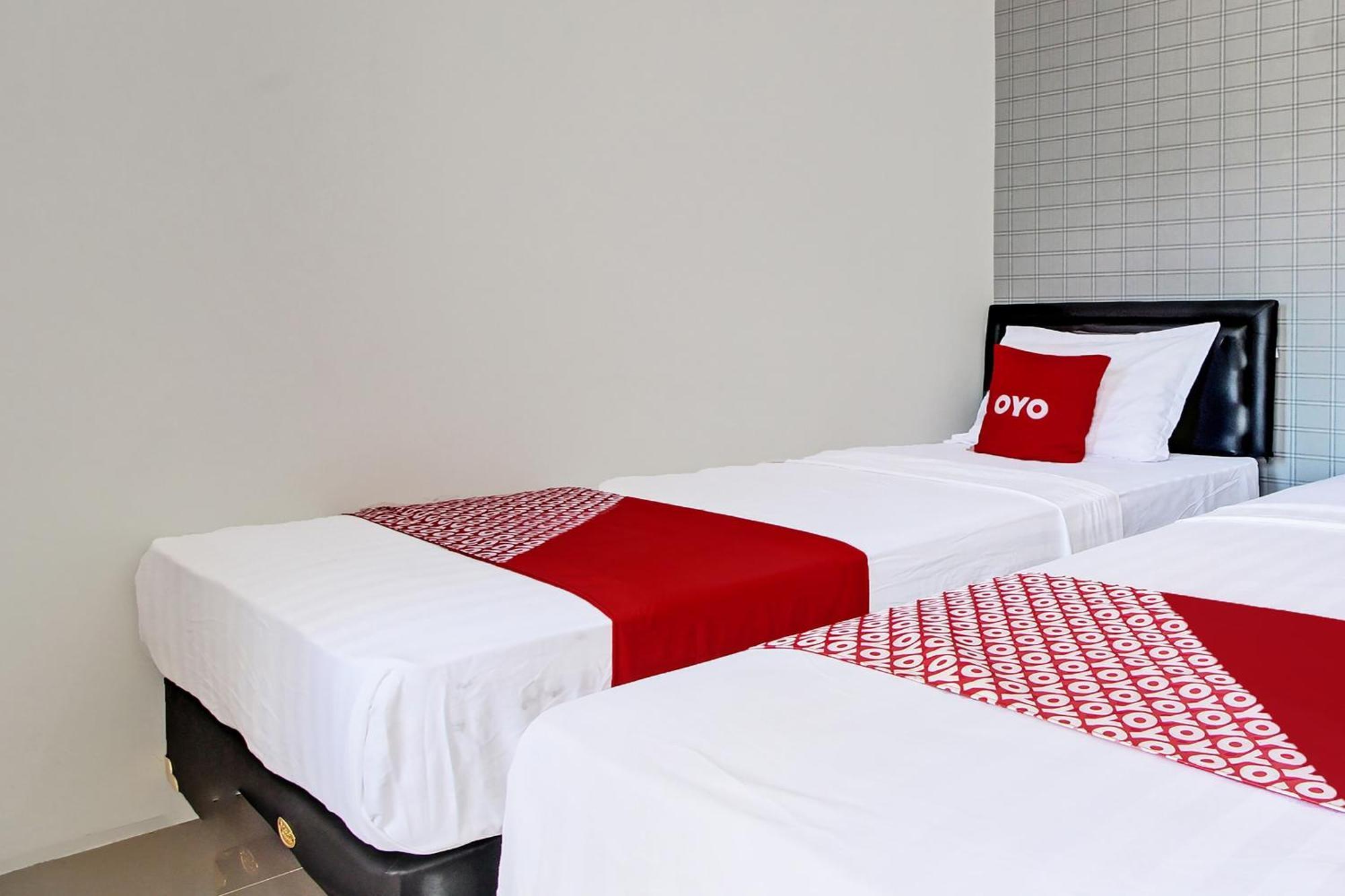 Super Oyo Collection O 92363 Kp Inn Temon Exterior photo
